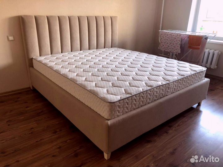 Кровать с подъемным механизмом