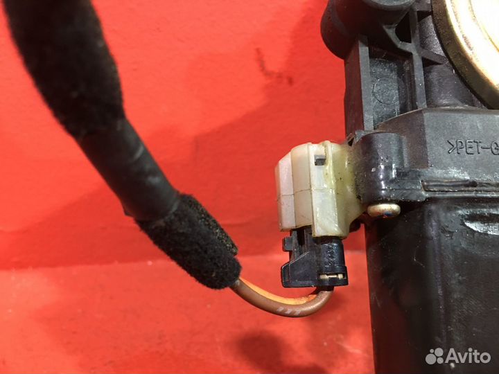 Стеклоподъемник передний правый Hyundai Coupe