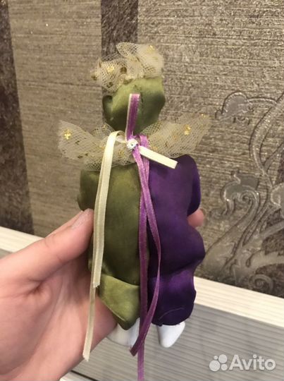 Кукла фарфоровая