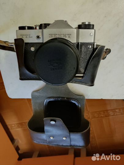 Плёночный фотоаппарат зеркальный