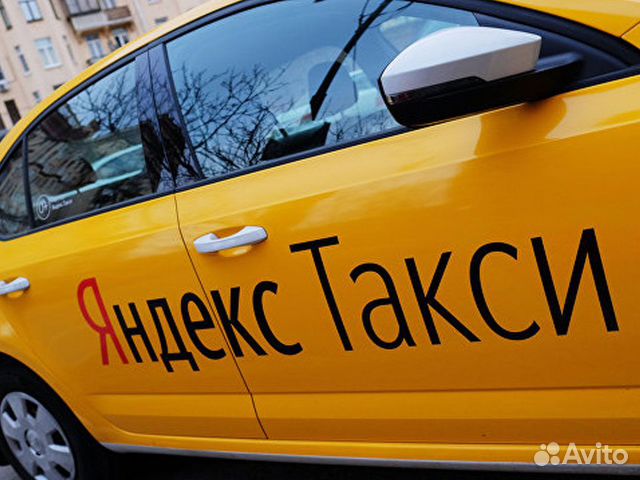 Водитель такси Яндекс на личном авто