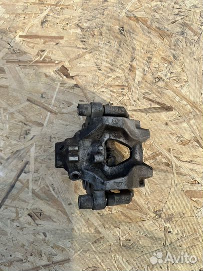 Суппорт mercedes w204 задний левый