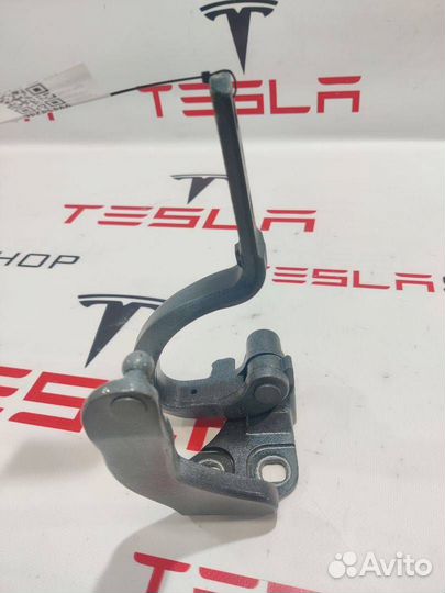 Петля подъемной задней двери Tesla Model X 2019