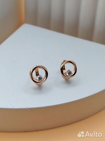 Детские серьги колечки с цирконом