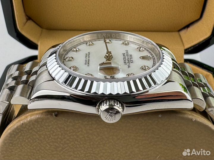 Женские часы Rolex Datejust белые перламутровые