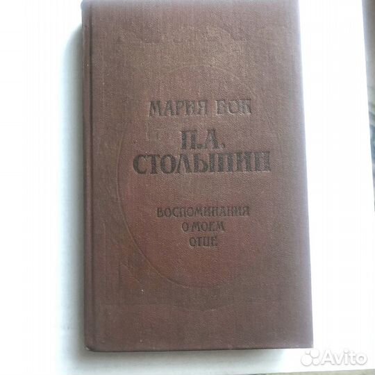 Книги много