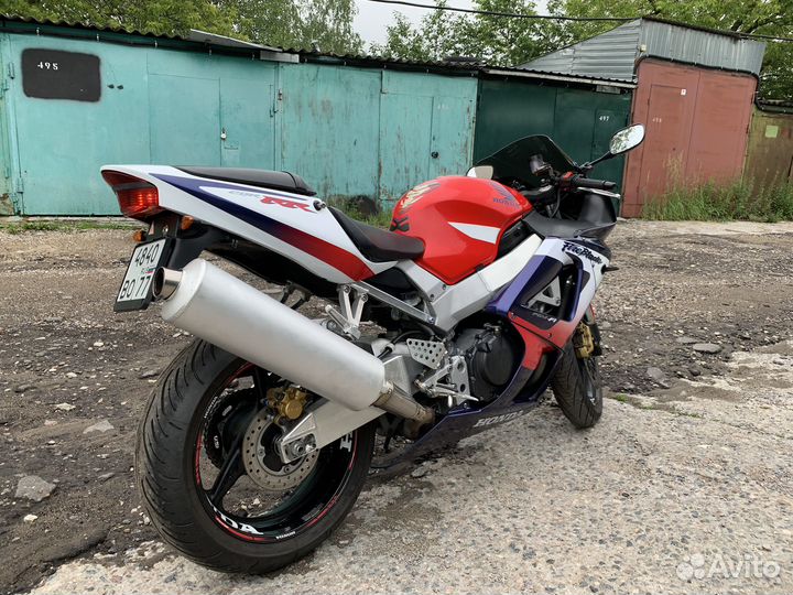 Honda CBR900RR Fireblade (929)