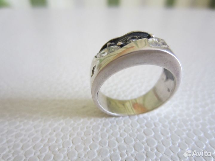 Серебряное кольцо с фианитами