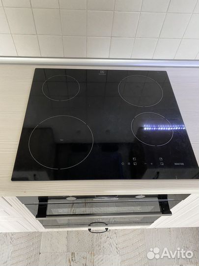 Индукционная варочная панель electrolux