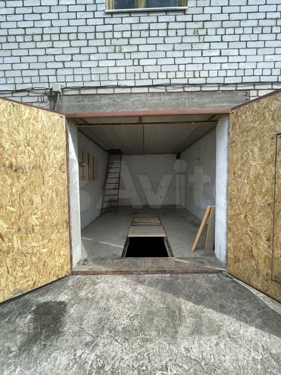 Гараж, > 30 м²