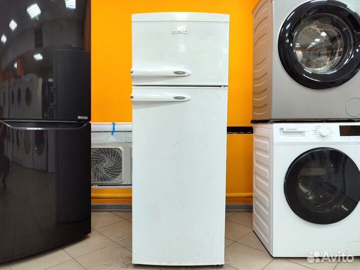 Холодильник маленький узкий бу Beko. На гарантии