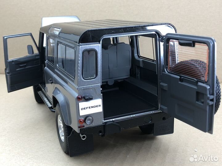 Land Rover Defender 110 Cen.Dragon 1:18