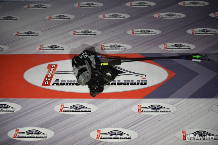 Замок двери перед право c Toyota Corolla Axio NZE1