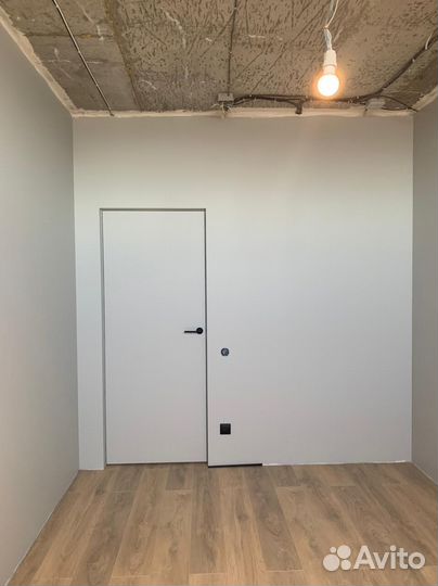 Скрытая дверь с установкой