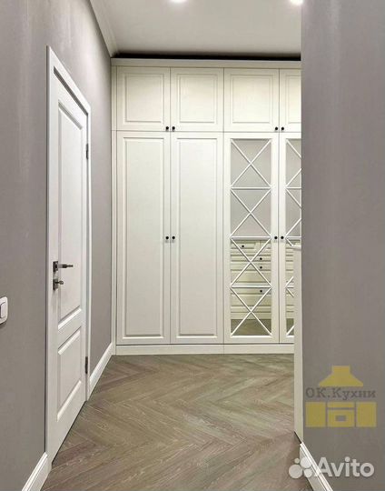 Шкаф с зеркалом