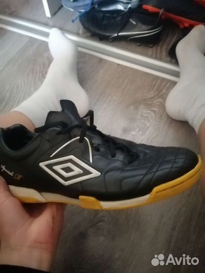 Футзалки umbro