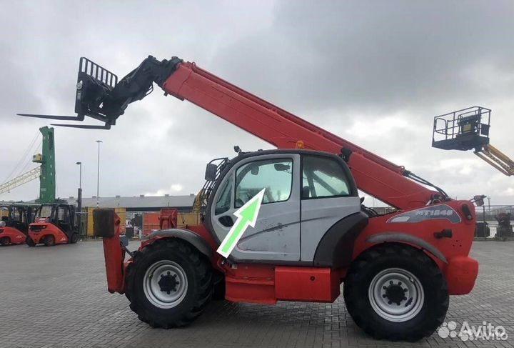 Стекло дверное левое верхнее Manitou MT 1840