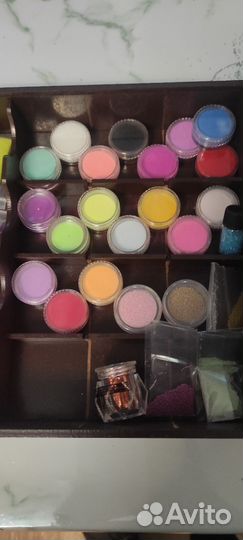 Пигменты, наклейки, бульонки для маникюра