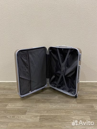 Чемодан на колесах