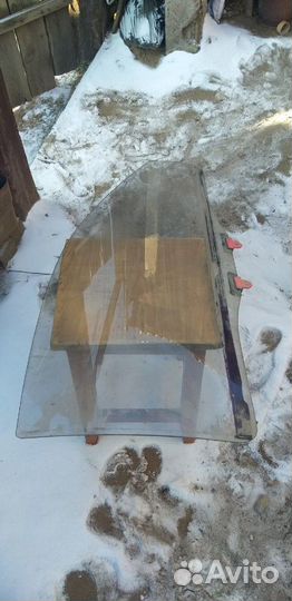 Продам переднее боковое стекло на Tayota levin