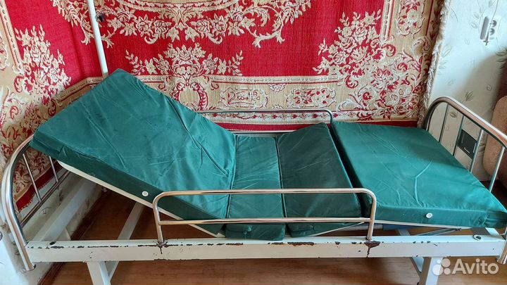Кровать медицинская механическая трехсекционная