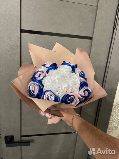 Букет из атласных роз