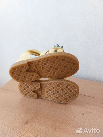 Сандалии для девочки