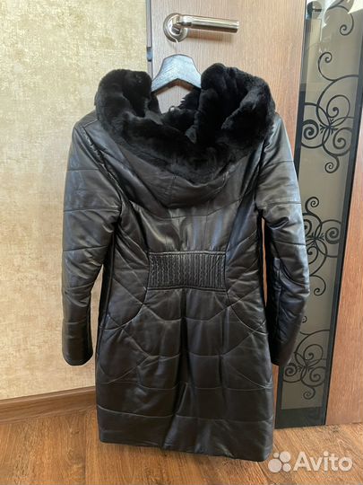 Кожаное пальто с мехом женское S