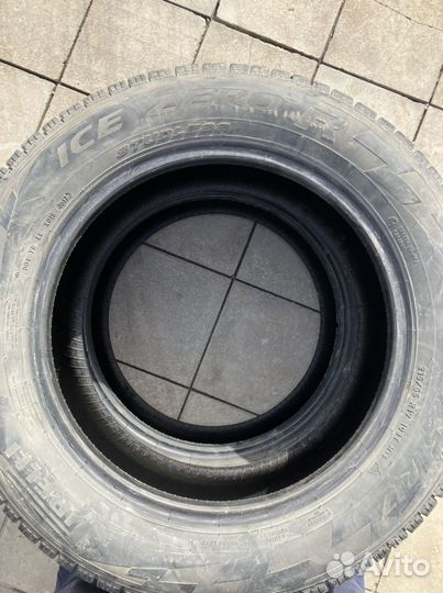 Pirelli Ice Zero FR 215/65 R17