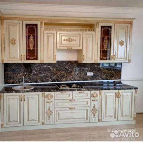 Мебель столы и стулья и тюли