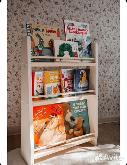 Десткая полочка для книг