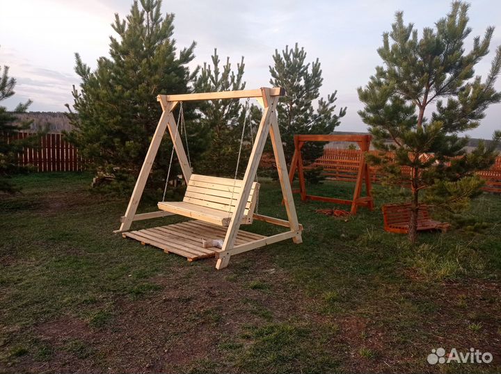 Садовые качели из дерева