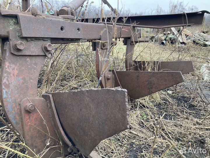 Плуг 3 х корпусной на мтз 80