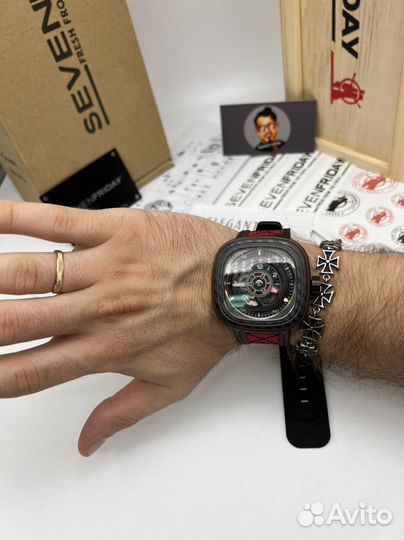 Часы sevenfriday