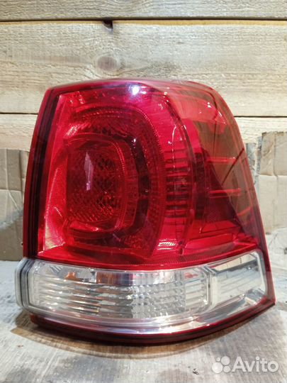 Фонарь задний правый Toyota Land Cruiser 200 4.5л