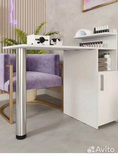 Стол и стулья