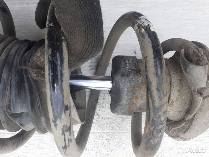 Стойка передняя правая Peugeot 407