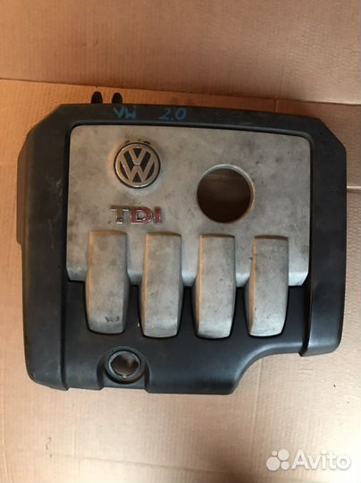 Декоративная накладка двигателя VW Passat B6