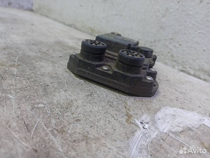 Блок управления зажиганием (коммутатор)