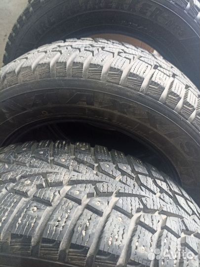 Maxxis ArcticTrekker NP3 215/60 R16