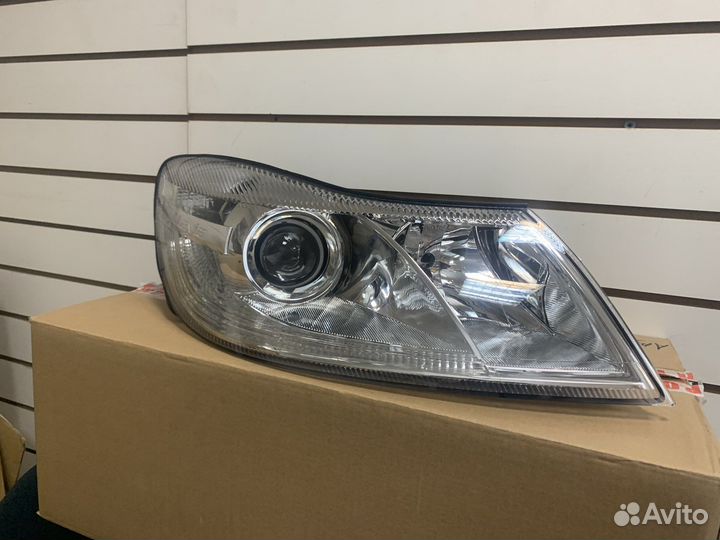 Фара правая Skoda Octavia (A5 1Z) 2009-2013