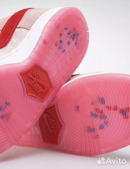 Кроссовки Sb Dunk Low Strange Love