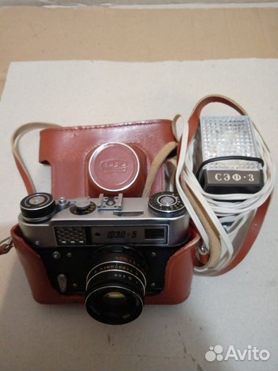 Плёночный фотоаппарат фэд-5 и фотовспышка
