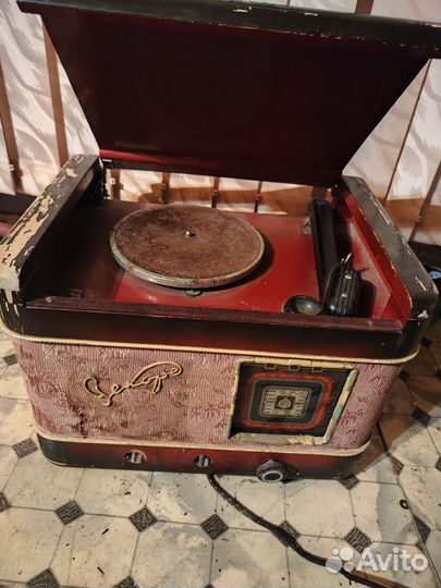Проигрыватель винила СССР
