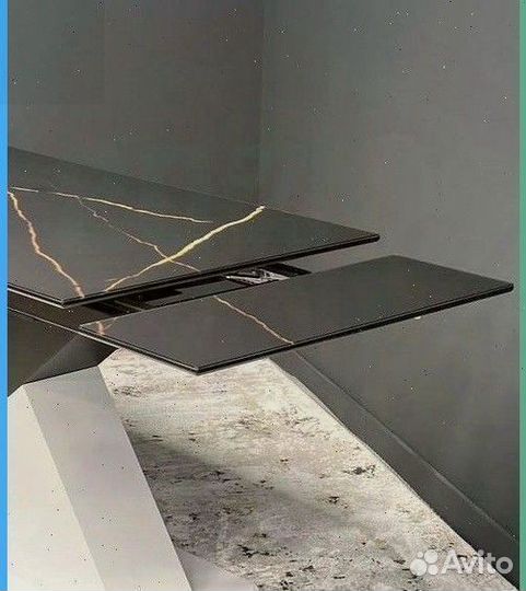 Стол обеденный