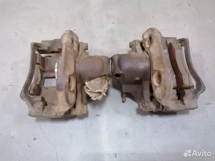 Суппорт тормозной передний Audi 80 B2 1.6 DT 1985