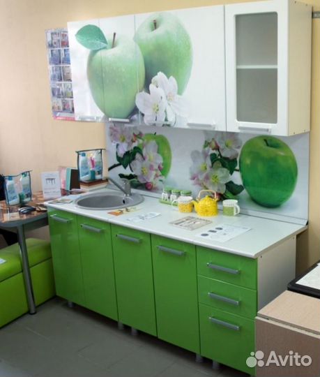 Кухня 1,8 метра мдф Лайм /белый с фотопечатью