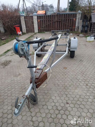 Лодочный прицеп