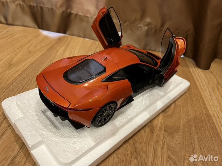 Модель 1/18 almost real jaguar c-x75