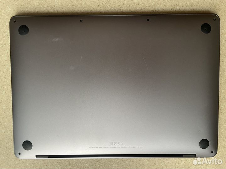 Apple MacBook Pro 13, Intel i5 (1,4), 8/256 гб